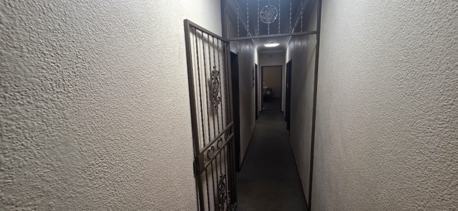 5 Bedroom Property for Sale in Wilkoppies North West